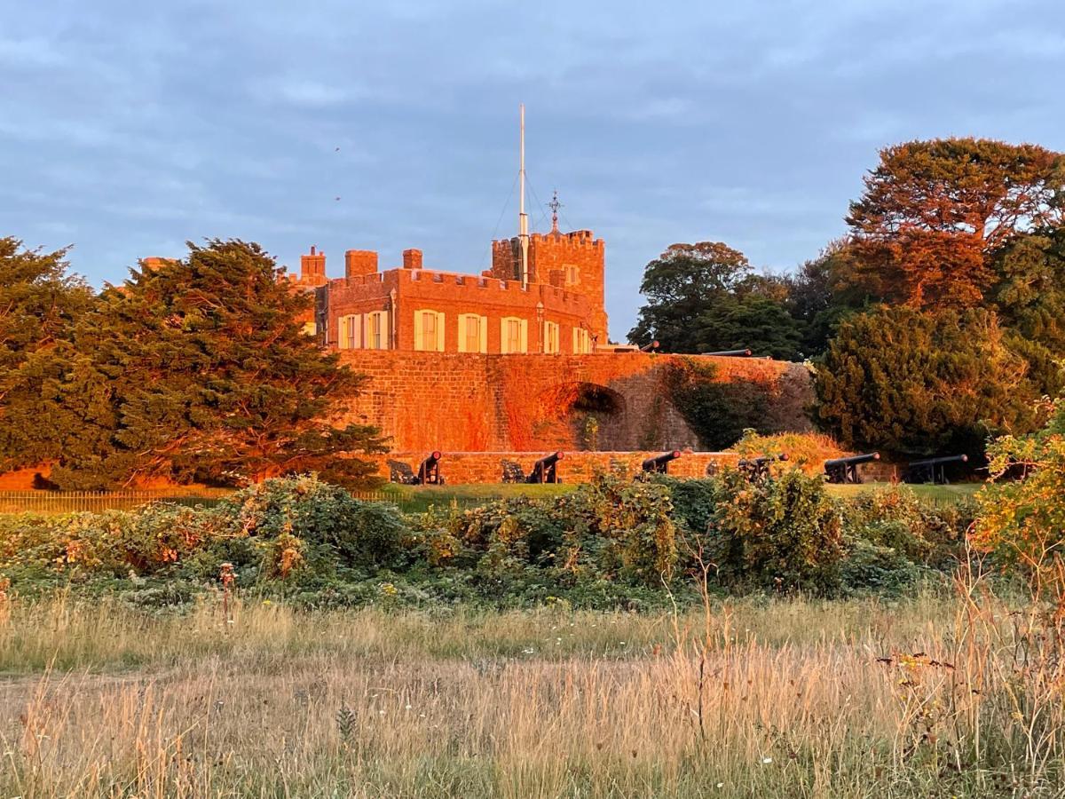 Fab Stay Uk - Coastal And Country Retreat With Free Secure Off Road Parking Minutes From Both Dover And Deal ภายนอก รูปภาพ